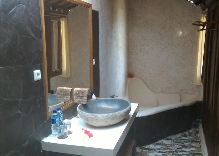 Rumah Pantai Bali Selemadeg (Bali)